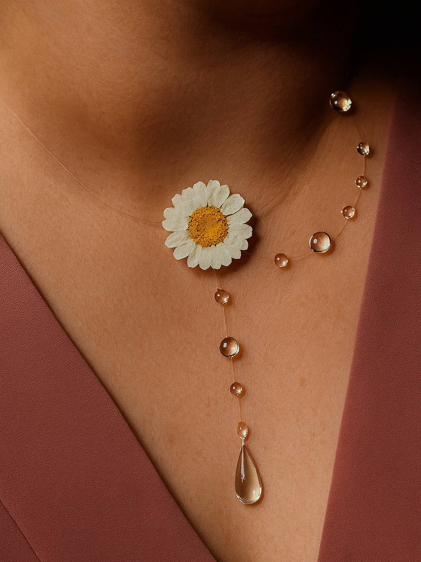 Daisy Raindrop Necklace Main image