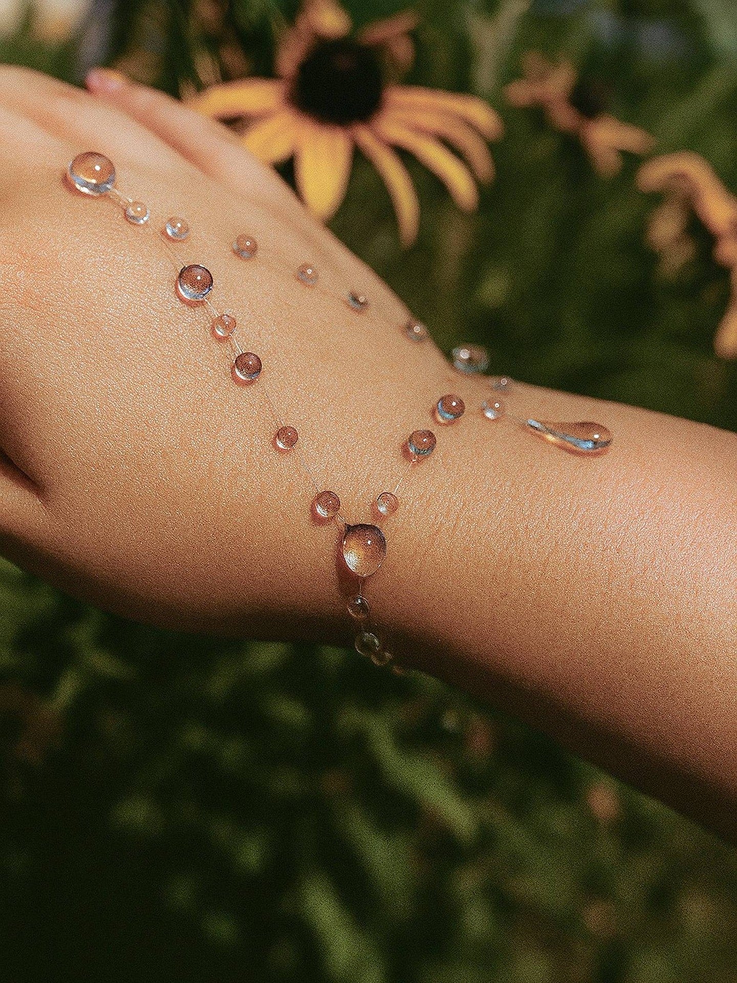 Nature's Kiss Hand Chain