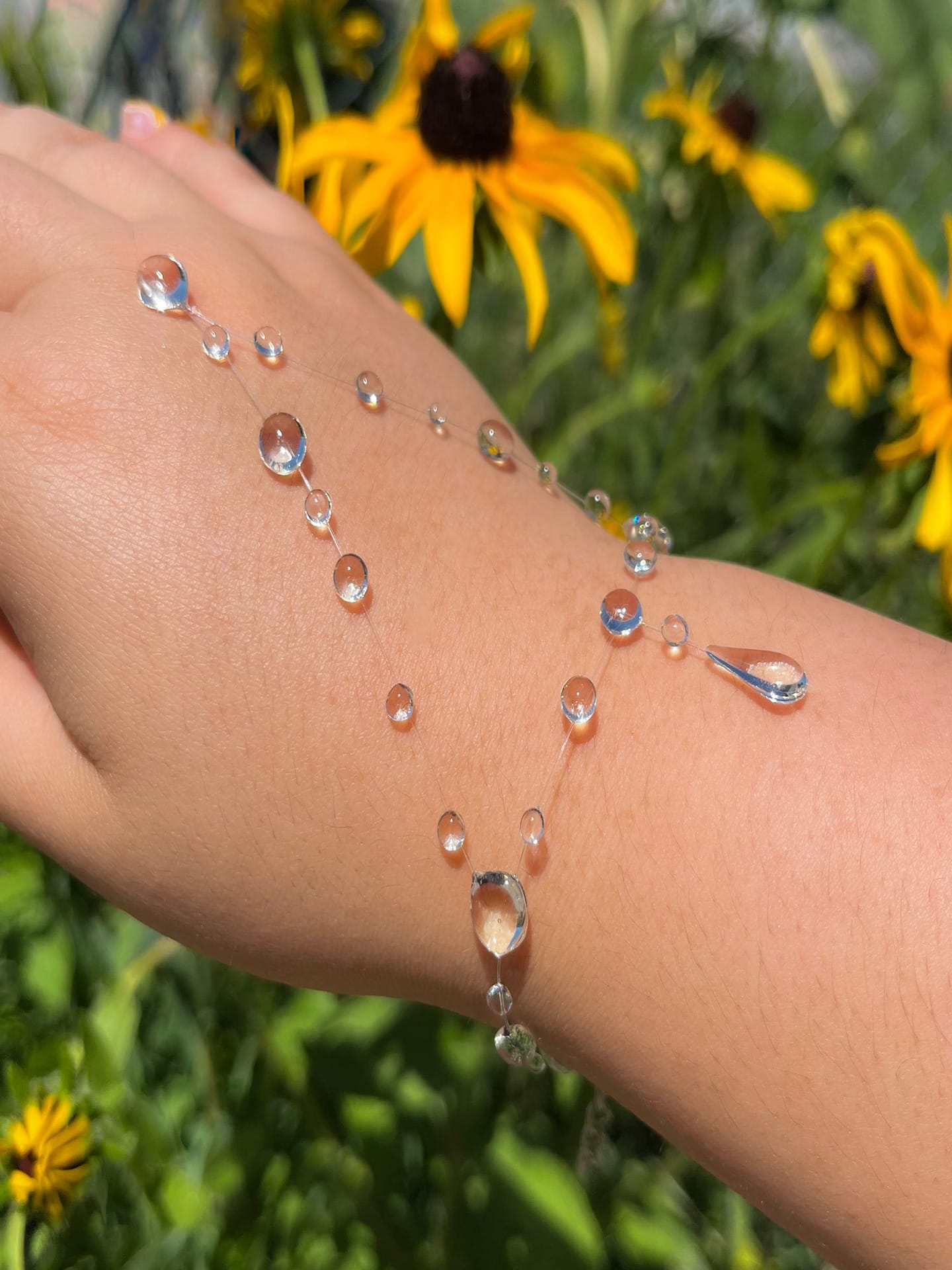 2052025 Natures Kiss Hand Chain LS (2)