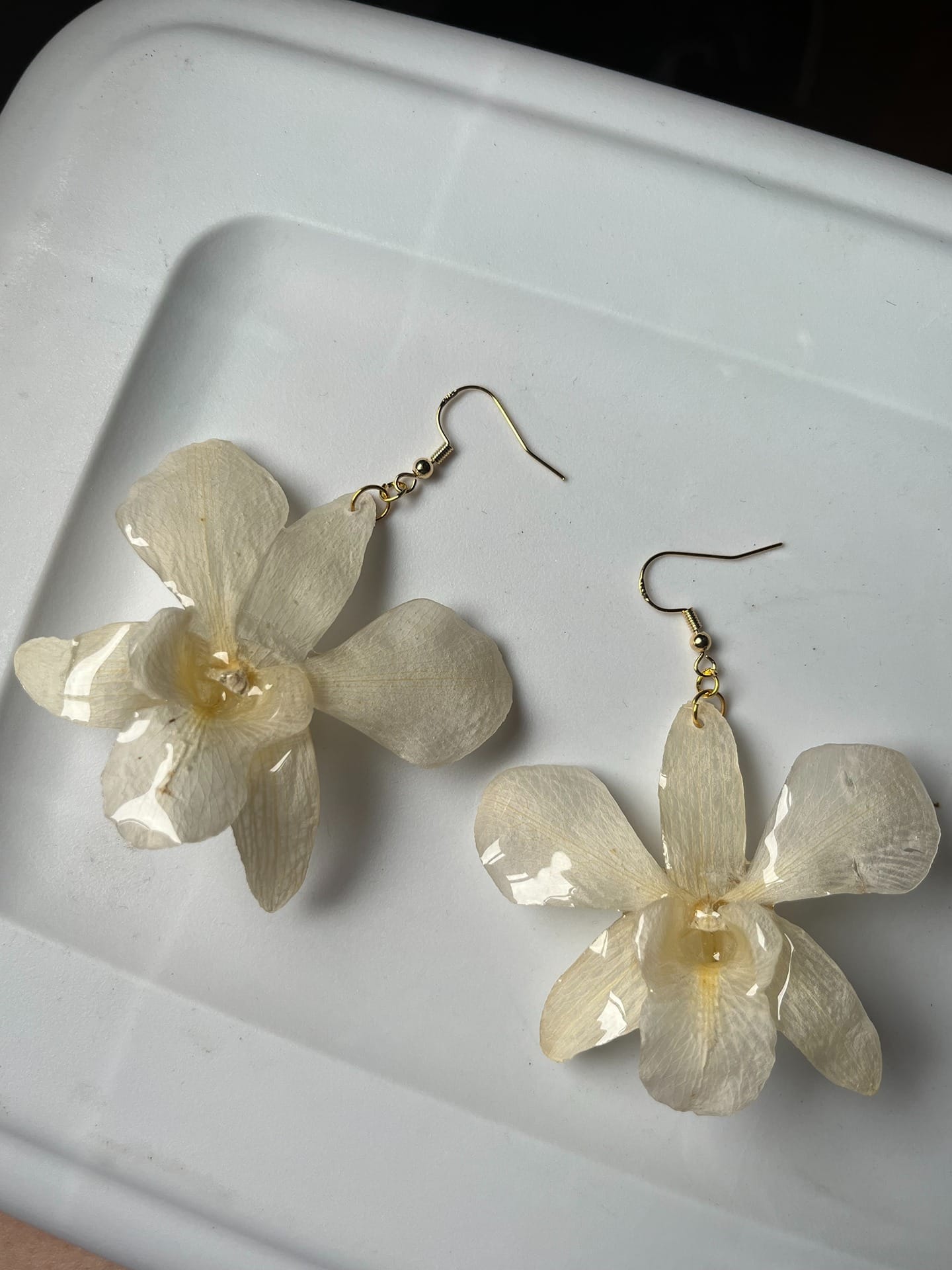 2152025 White Orchid Earring SF EWG (1)