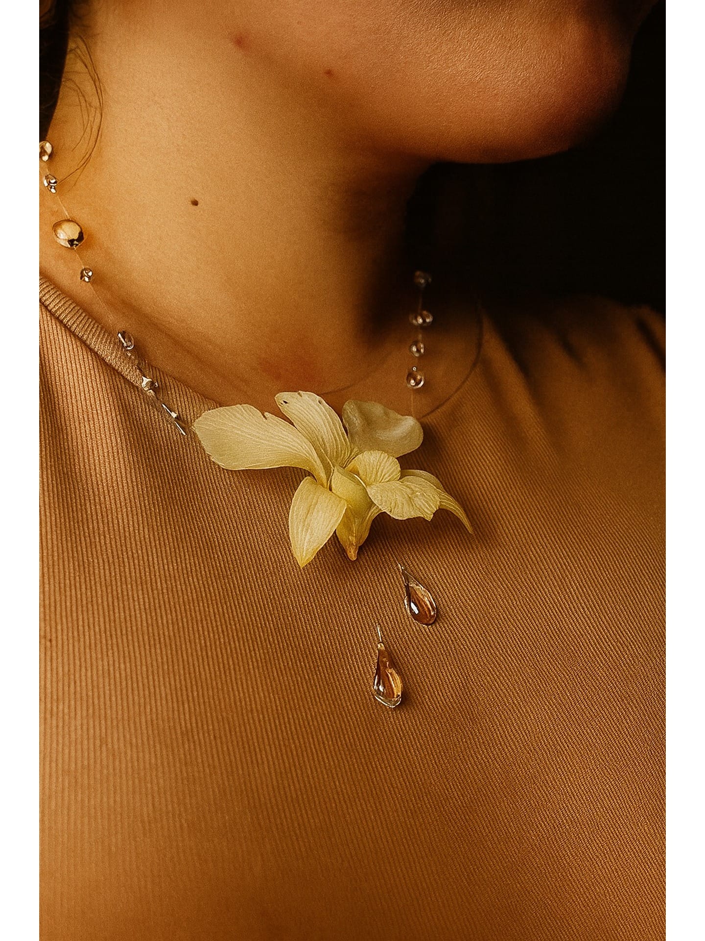 2352025 White Morning Blossom Necklace LS (2)