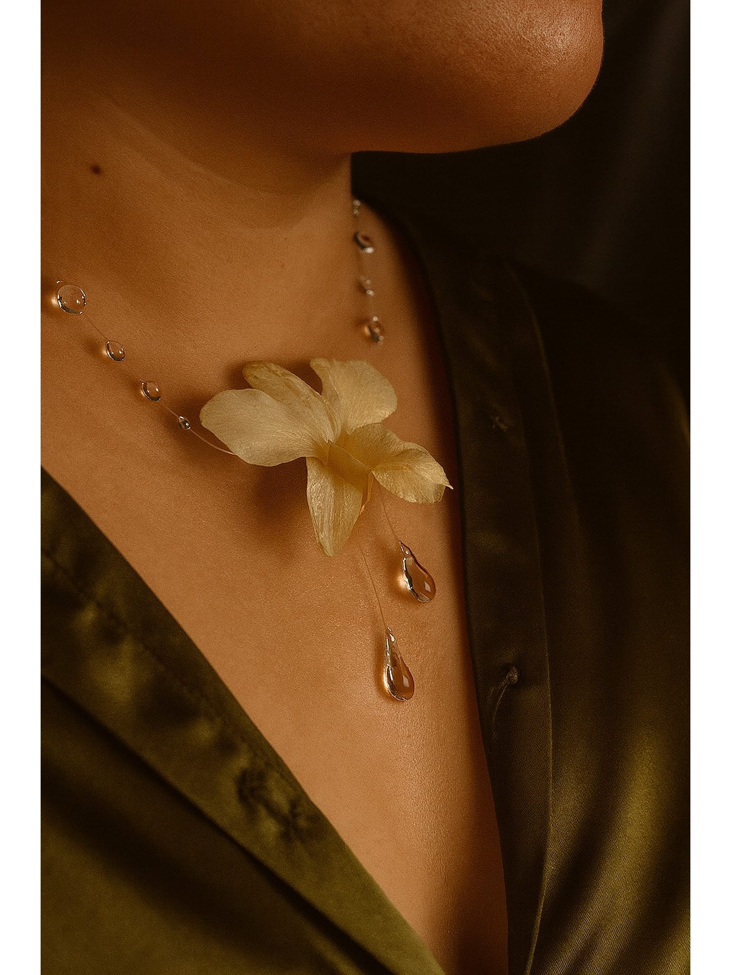 2352025 White Morning Blossom Necklace LS (3)