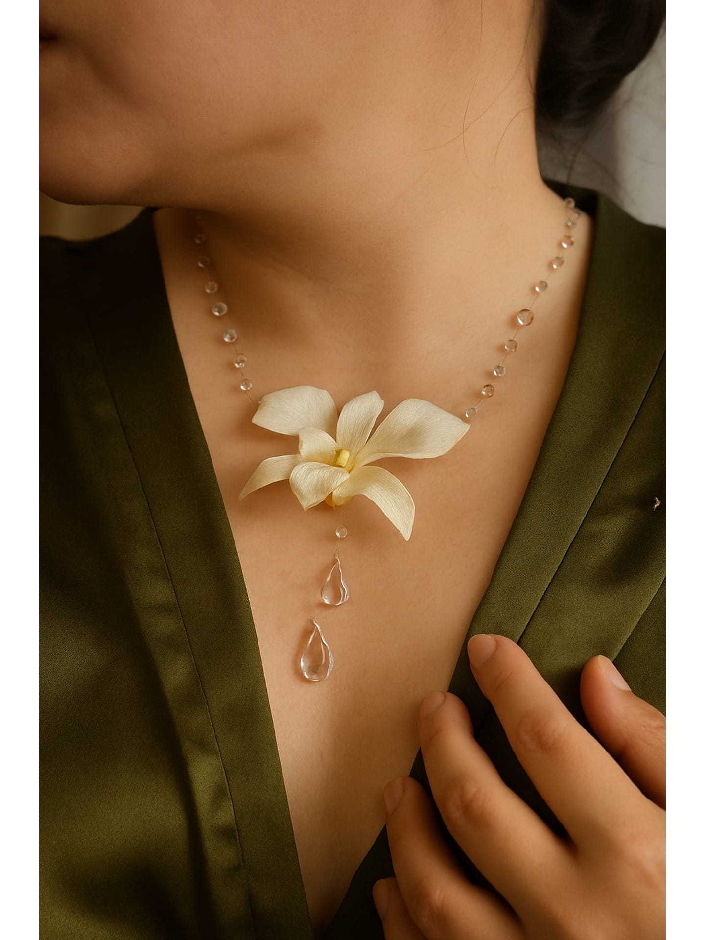 2352025 White Morning Blossom Necklace LS