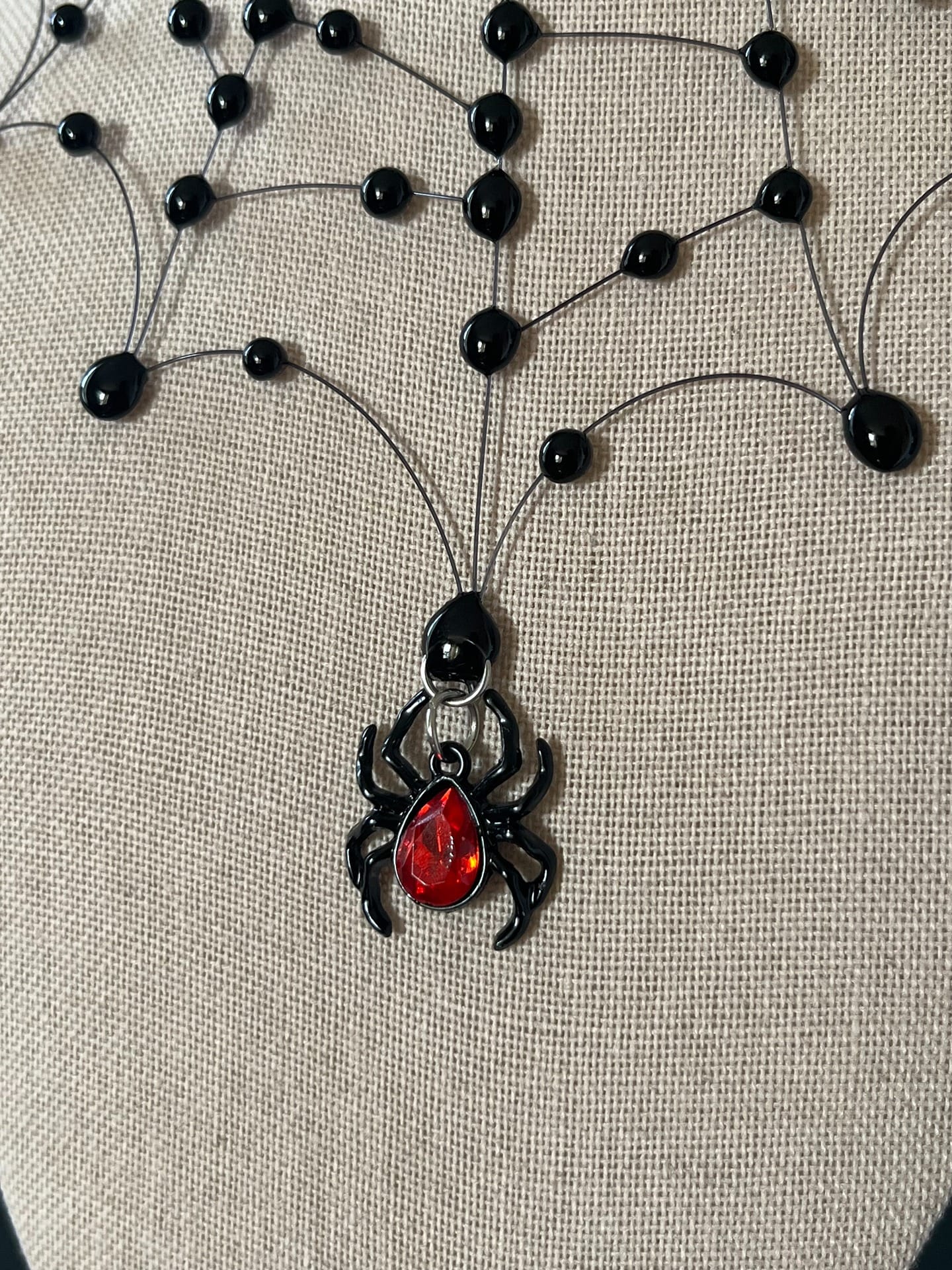 2382025 Black Widow Necklace SF (2)