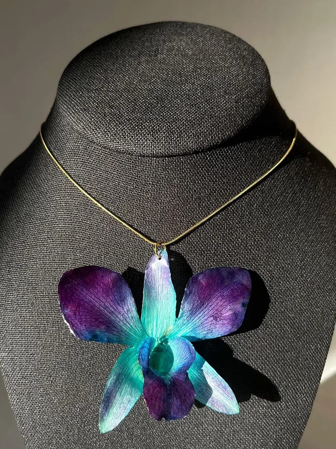 OrchidNecklaceBlue SF SCG cid8
